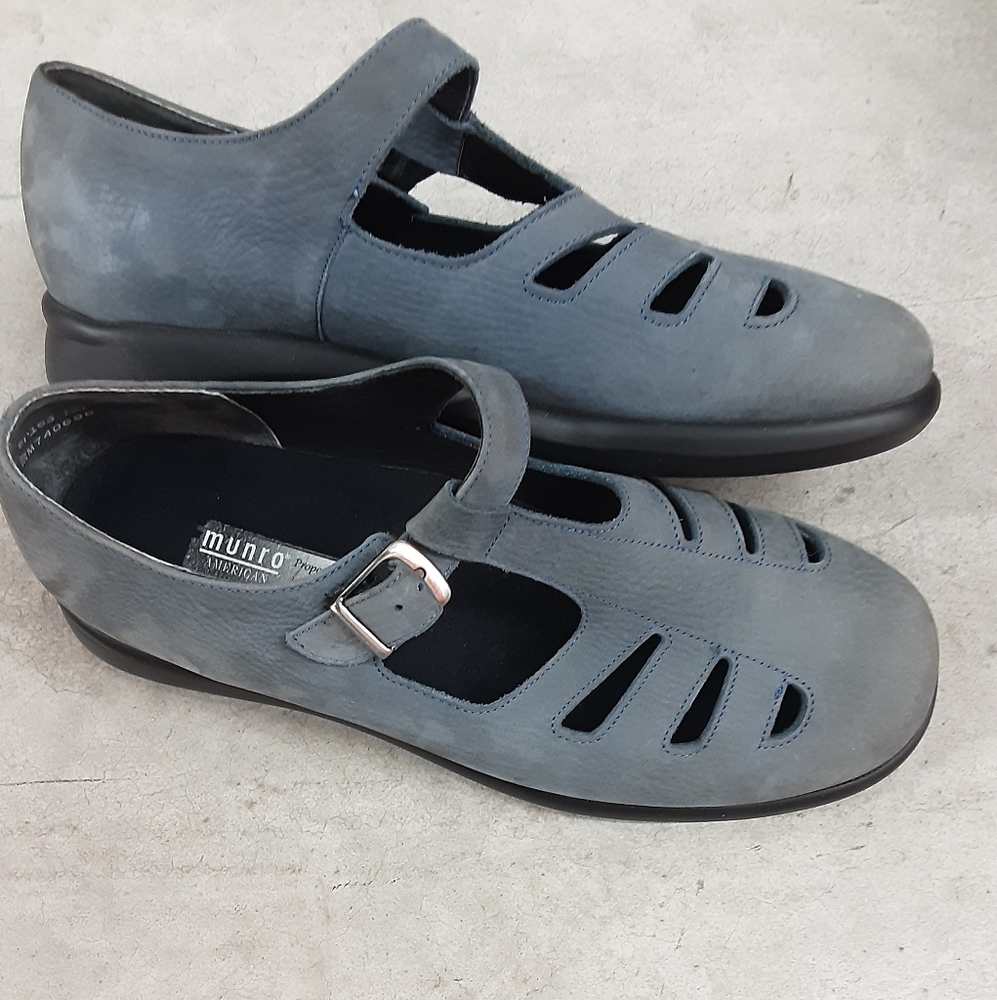 Munro American Women's Blue Mary Janes  Shoes Size 9W